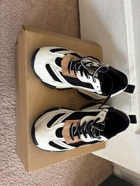 Steve Madden White Black & Tan Chunky Sneakers